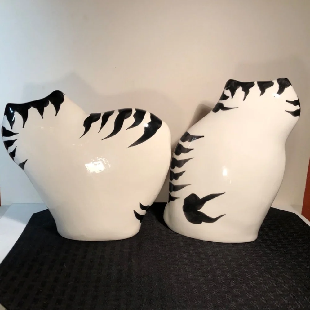 Big ! Set of 2 Vintage Cat 🐈 Figures black & white ceramic Super Cute